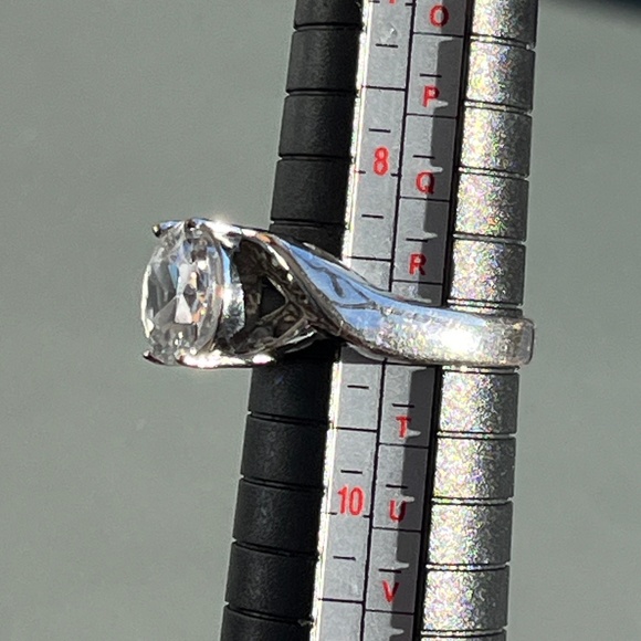 Sparkly cocktail ring, silver tone and cubic, size 9. - Picture 13 of 16